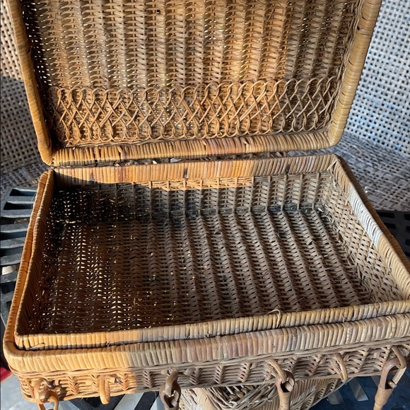 (1) Vintage Farmhouse Wicker 🧺 Picnic Baskets/Multi-use - Picture 7 of 7